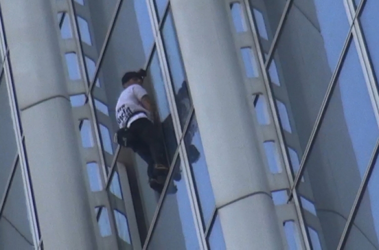 French ‘Spiderman’ arrested for scaling Korea’s tallest tower