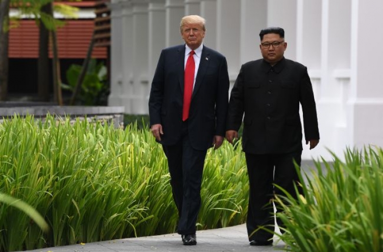 [US-NK Summit] Unusual moments loosen up mood for Trump-Kim summit