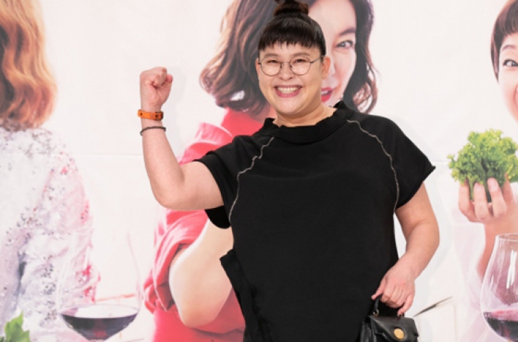 After 'Omniscient' fiasco, comedian Lee Young-ja returns with hearty foods