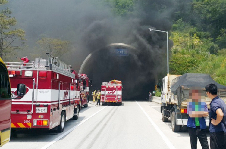 Fire in expressway tunnel leaves 22 people with smoke inhalation