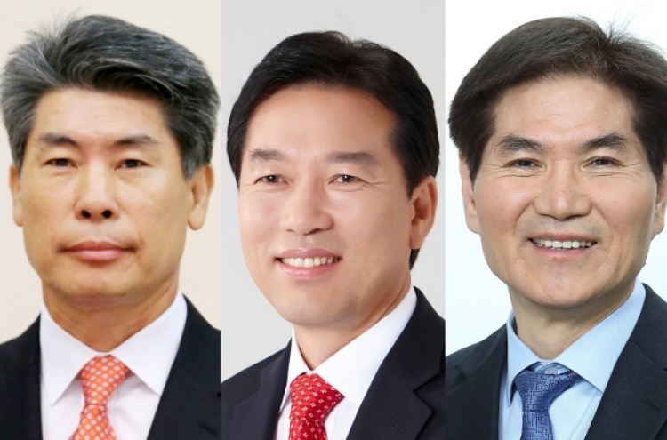 Moon names new aides in drive to boost economy