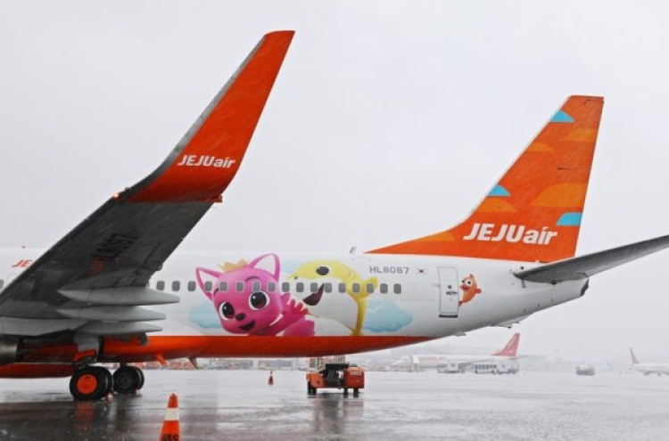 [Photo News] Jeju Air x Pinkfong aircraft draws attention