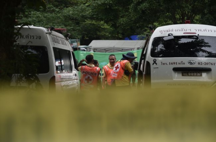 Rescue efforts for boys trapped in Thai cave begin