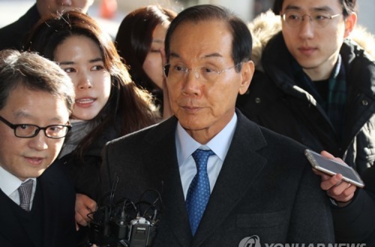 Ex-exec admits Samsung hoped for chairman's pardon when footing bill for firm linked to former President Lee