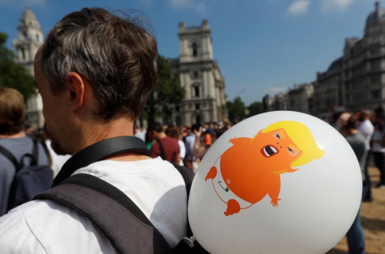 ‘反트럼프 시위대’ 런던 도심 메운다