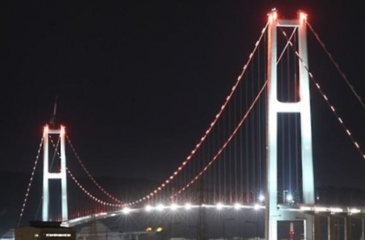 Man dies after jumping from Ulsan Bridge