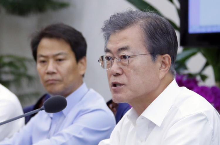Moon's approval rating plunges on minimum wage hike woes