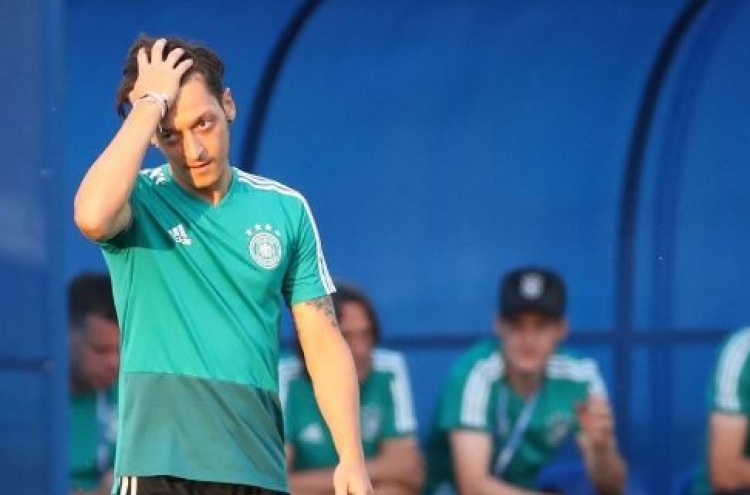 외질, 독일 축구대표팀 은퇴 선언…"인종차별 못 참아"