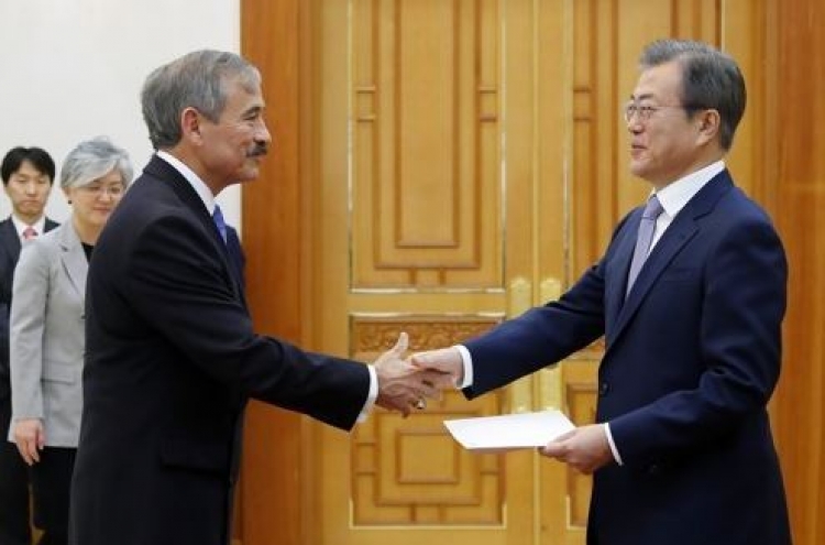 President Moon welcomes five new ambassadors to S. Korea