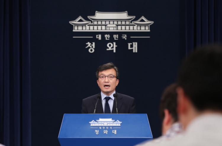 Moon stresses need for DSC reform, hints at possible consequences for defense minister