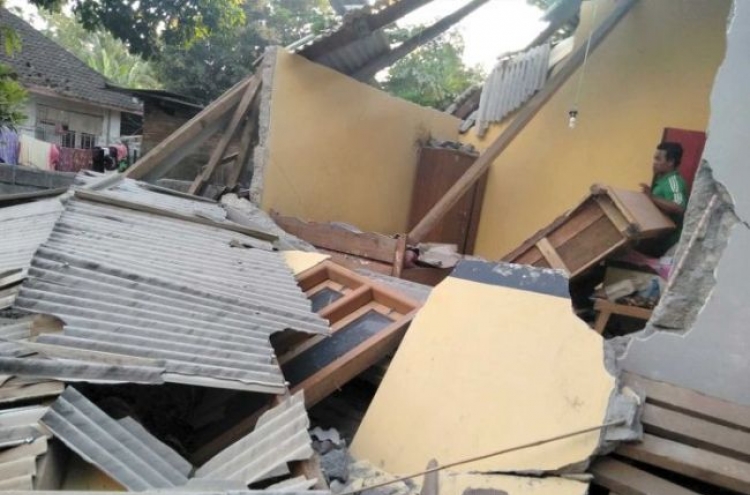 At least 10 dead, 40 hurt as 6.4 quake hits Indonesia island