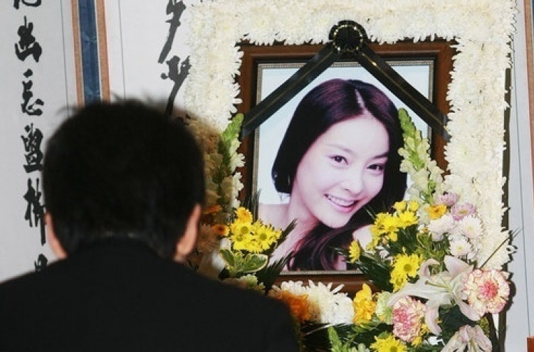 Former police chief says he felt pressure in actress Jang Ja-yeon death probe