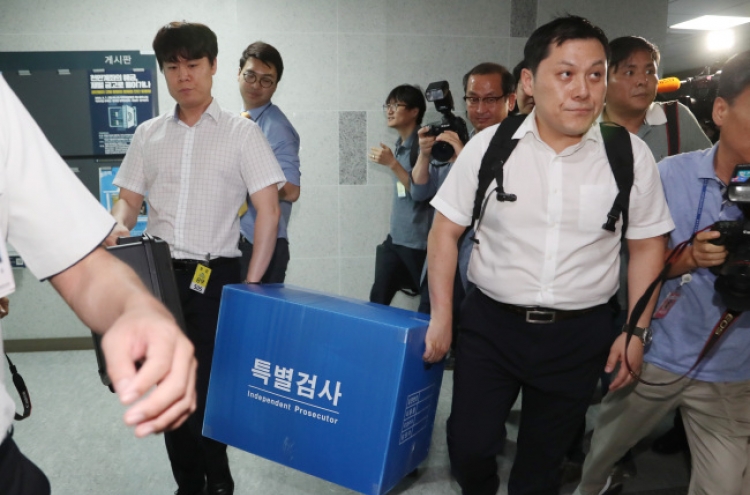 [Newsmaker] Kim Kyoung-soo’s office and home raided in Druking probe