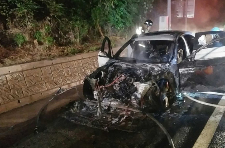 Transport ministry advises BMW 520d owners to refrain from driving over possible engine fire