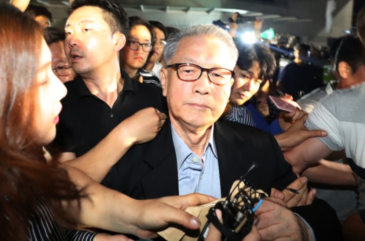 Ex-presidential chief of staff summoned in probe of top court power abuse scandal