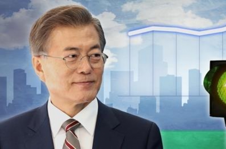 Moon's approval rating slightly rebounds