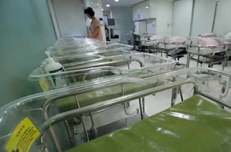 Korea's fertility rate drops to record low in 2017