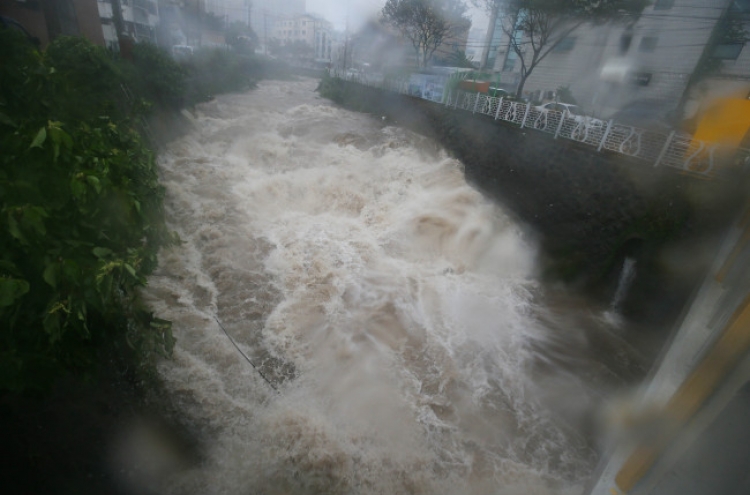 One missing as Typhoon Soulik hits Jeju Island