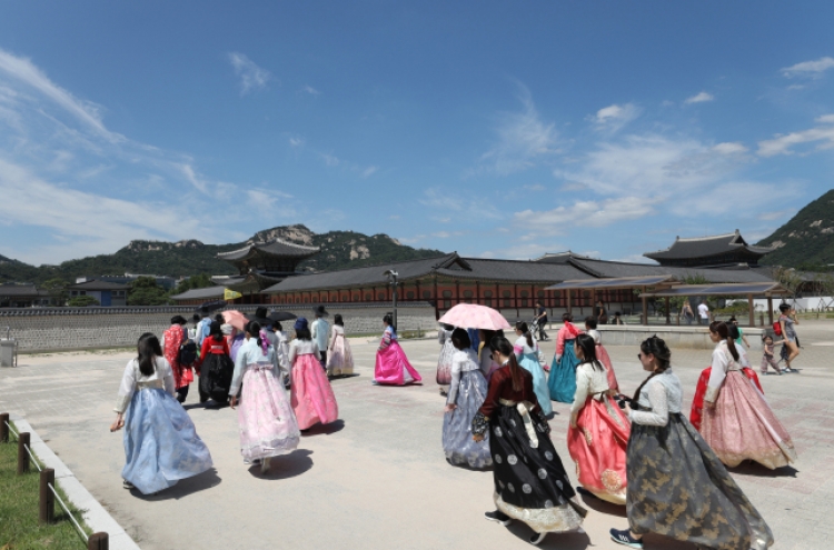 Number of foreign tourists to Korea jumps 24% in July