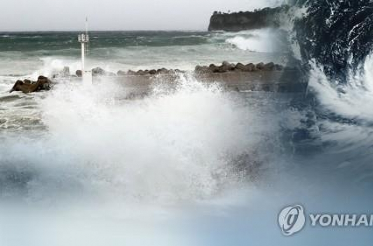 Seoul braces for Typhoon Soulik as the storm batters Jeju Island