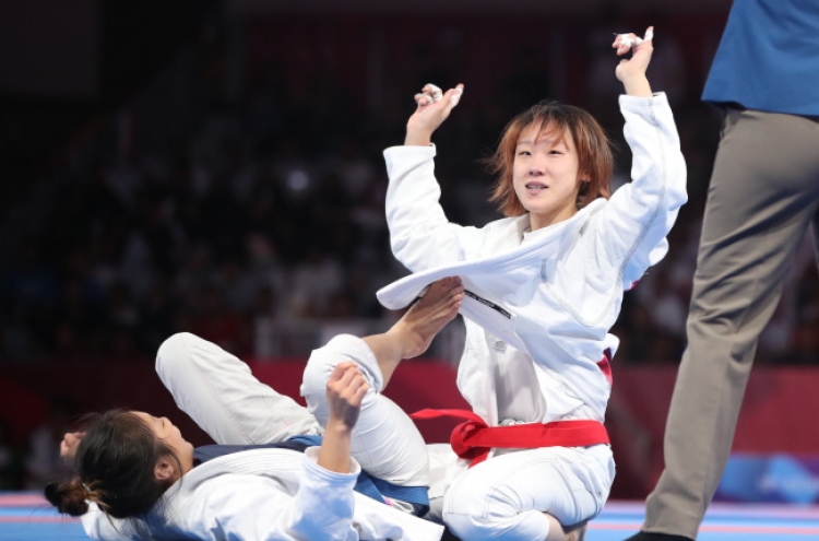 Sung Ki-ra wins ju-jitsu gold medal