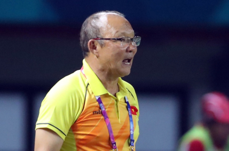 Football coach in awkward position as Vietnam face his home country in semis