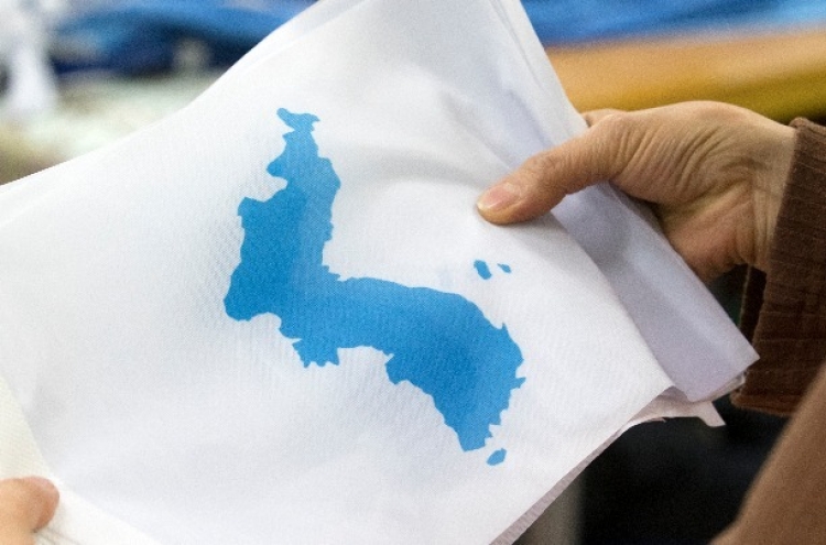 Displaying flag with Dokdo not a political act, activist tells Olympic Committee