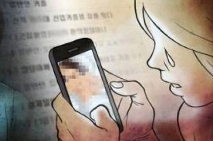 College student reprimanded for spreading nude pics of ex-girlfriend