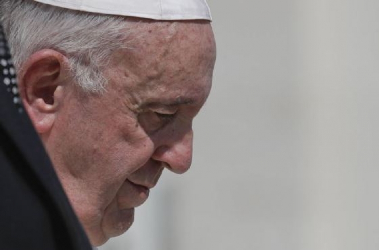 아동성학대 은폐 의혹에 위기몰린 교황…측근 "퇴위 고려 안해"