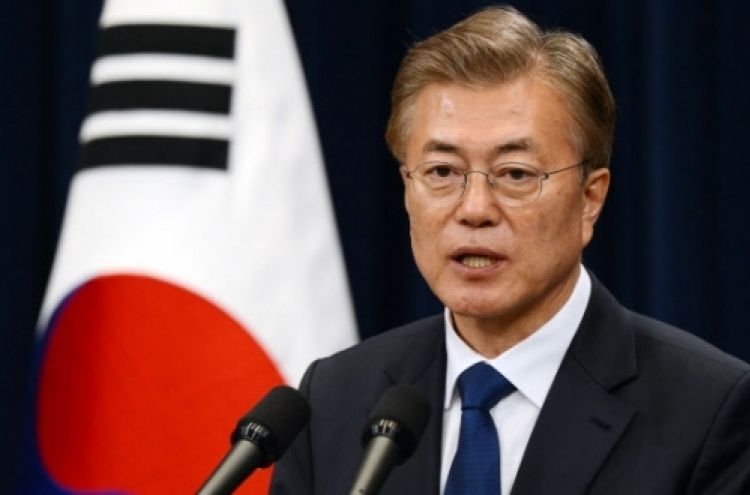 Moon's approval rating dips to new low