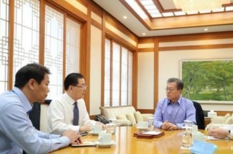 Moon holds security meeting on eve of trip by special envoy to N. Korea