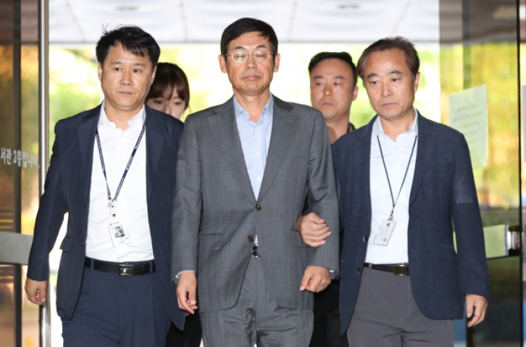 Court arraigns Samsung Electronics board chairman to decide on arrest warrant