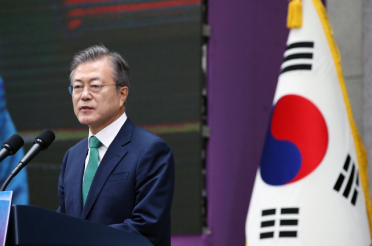 Moon urges judges to address past wrongdoings, push for self reform