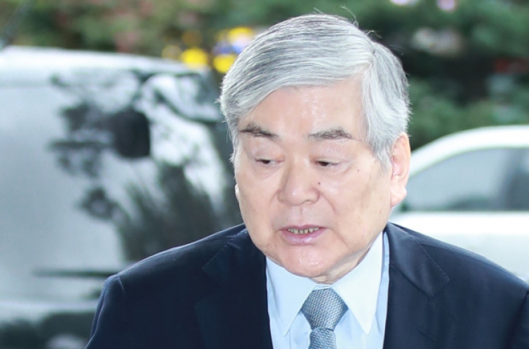 Korean Air chief quizzed over embezzlement allegations