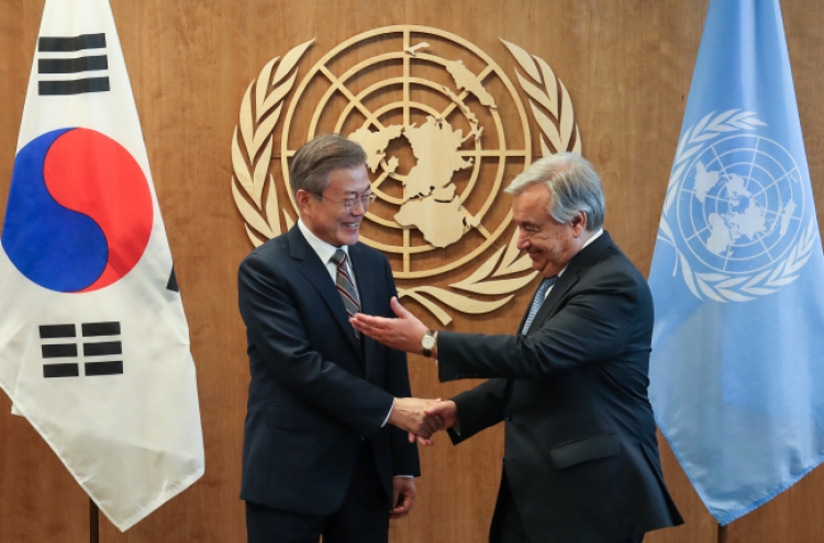 Moon seeks int'l support for inter-Korean ties in meeting with UN chief