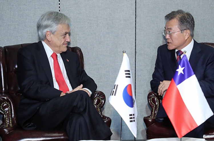 Leaders of Korea, Chile agree to improve ties, boost trade