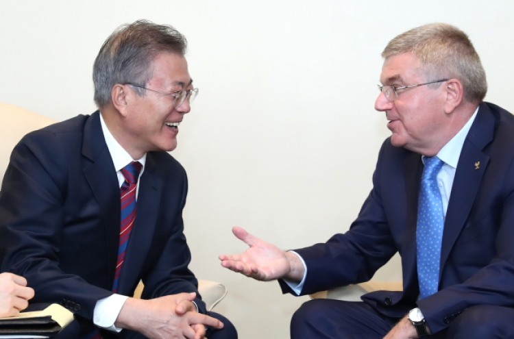 Korean president discusses peace, joint Olympics with IOC chief