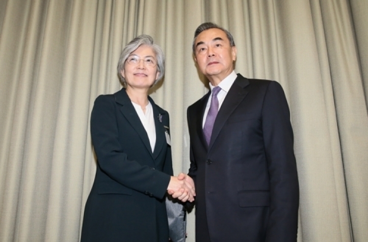 Kang holds bilateral talks with Chinese, Japanese counterparts over peninsula peace