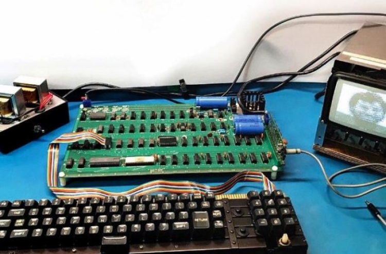 잡스가 만든 애플-1 컴퓨터 4억원대 경매낙찰…원래가격 562배