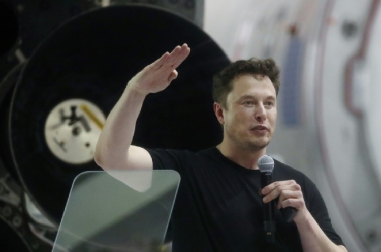 [Newsmaker] US regulators charge Tesla CEO Elon Musk with fraud