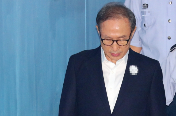 Court allows live broadcast of former President Lee's trial