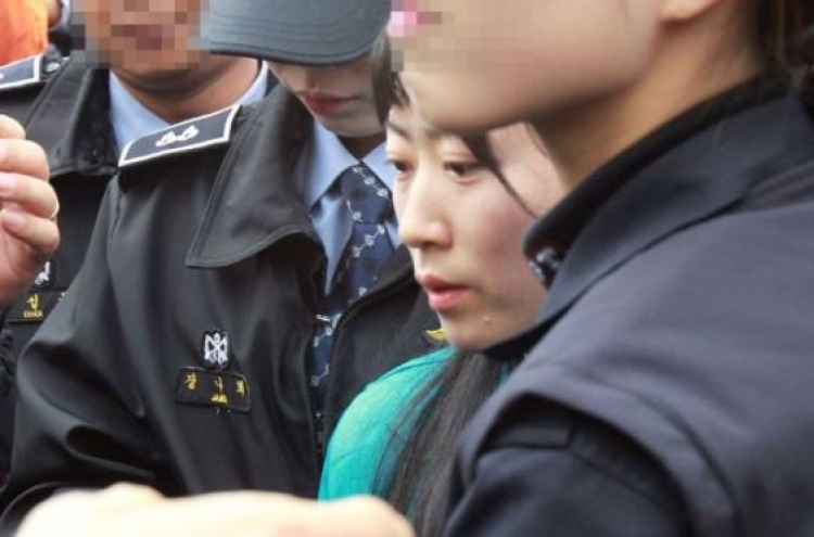 '친부살해 혐의로 18년째 복역' 무기수 김신혜 다시 재판받는다