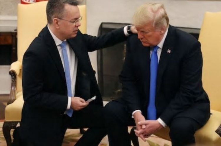 US pastor freed from Turkey prays with Trump in Oval Office