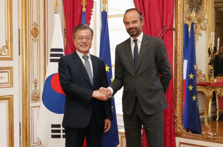 Moon, French premier agree to boost bilateral ties, exchange