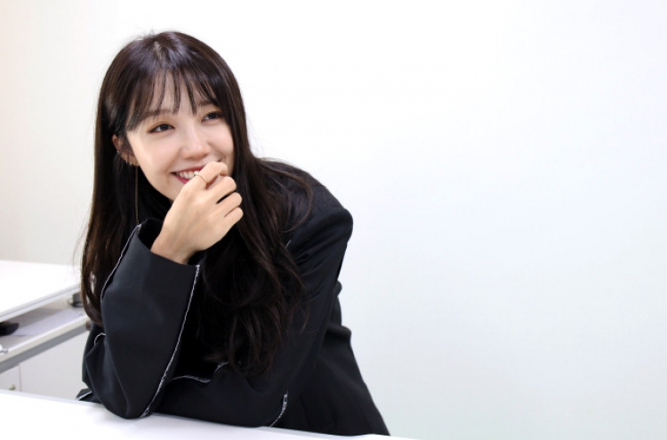 [Herald Interview] Jung Eun-ji says she sings to comfort herself