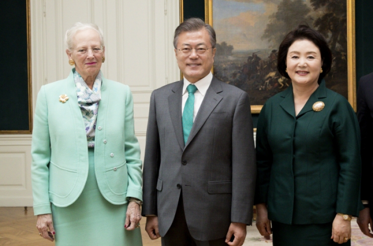 Korean president discusses bilateral ties with Danish queen