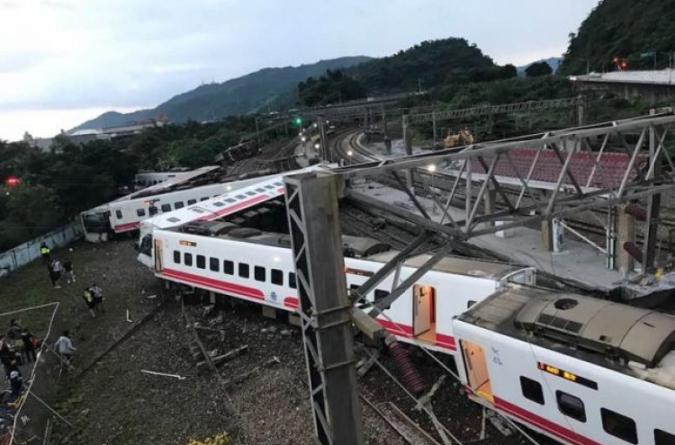 17 dead in Taiwan rail accident: authorities