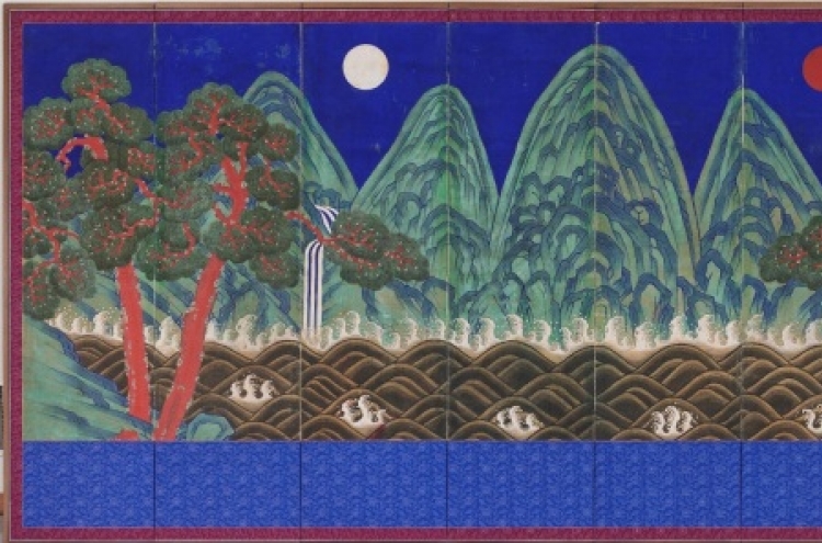 Exhibition brings traditional folding screens into the foreground