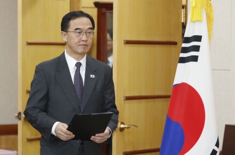 Unification minister to meet NK defectors amid controversy