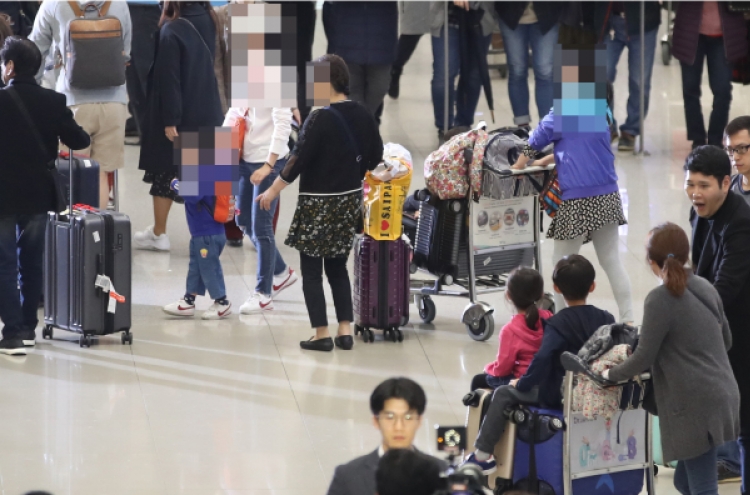 400 Korean tourists arrive home from typhoon-hit Saipan